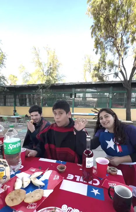 Celebrando El 18 En La Escuela España
